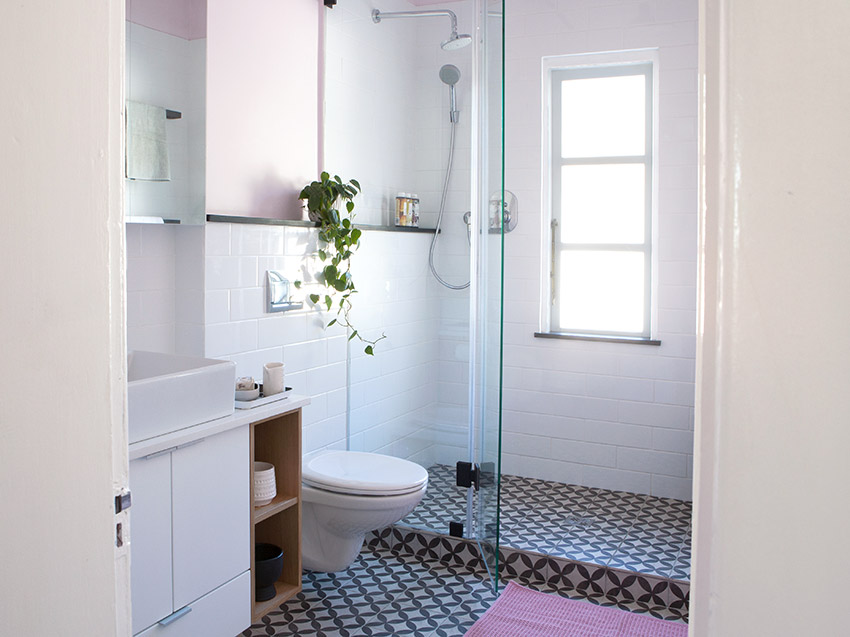 Apartment Karamanof shower - Bespoke Bathrooms